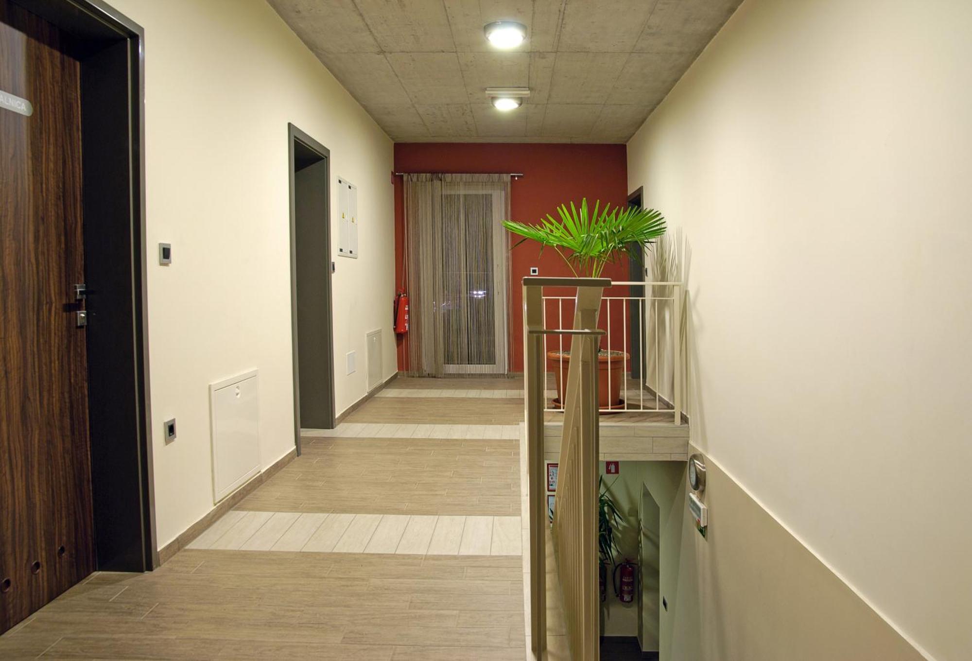 Hostel Plus Caffe Petrovče Eksteriør bilde