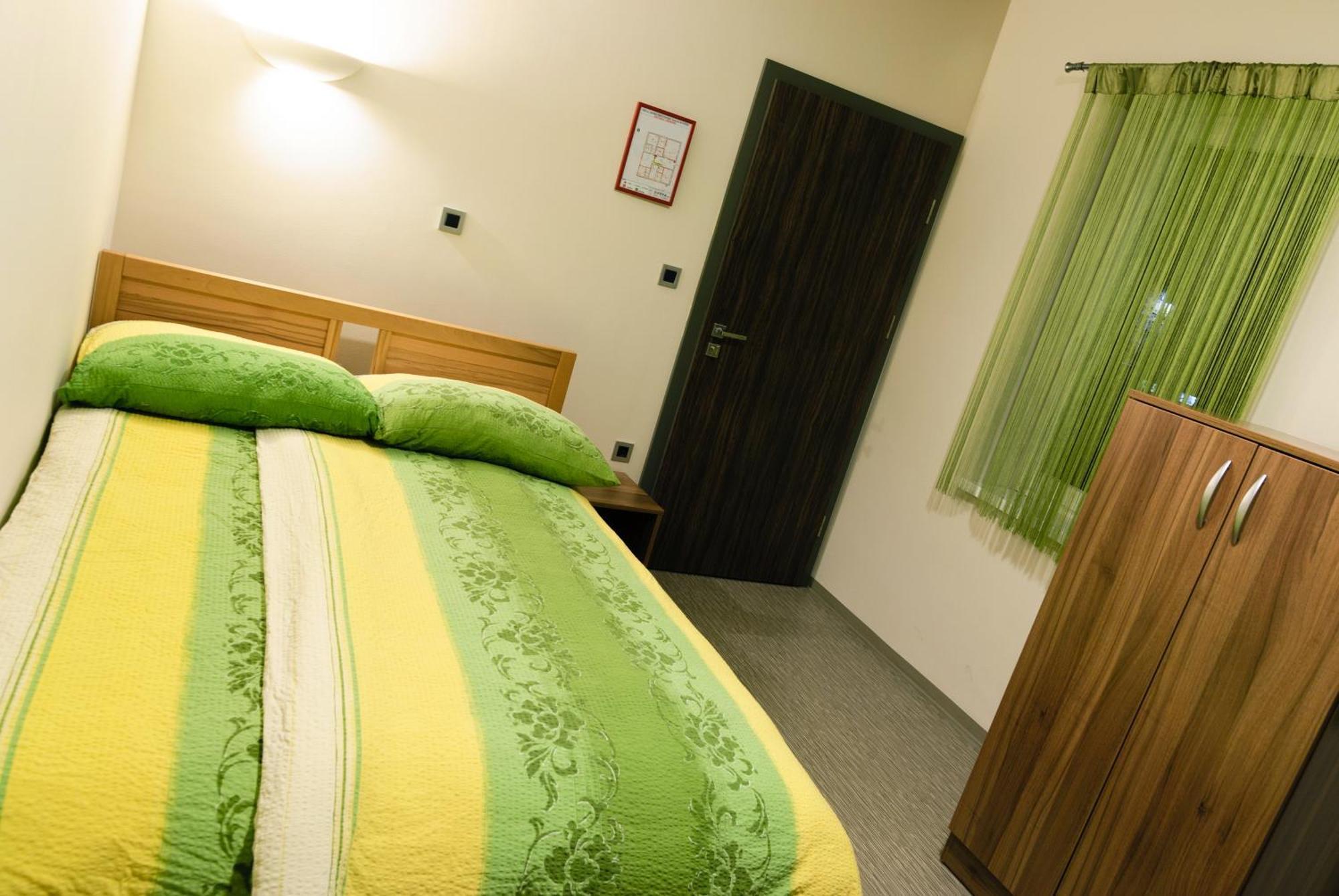 Hostel Plus Caffe Petrovče Eksteriør bilde